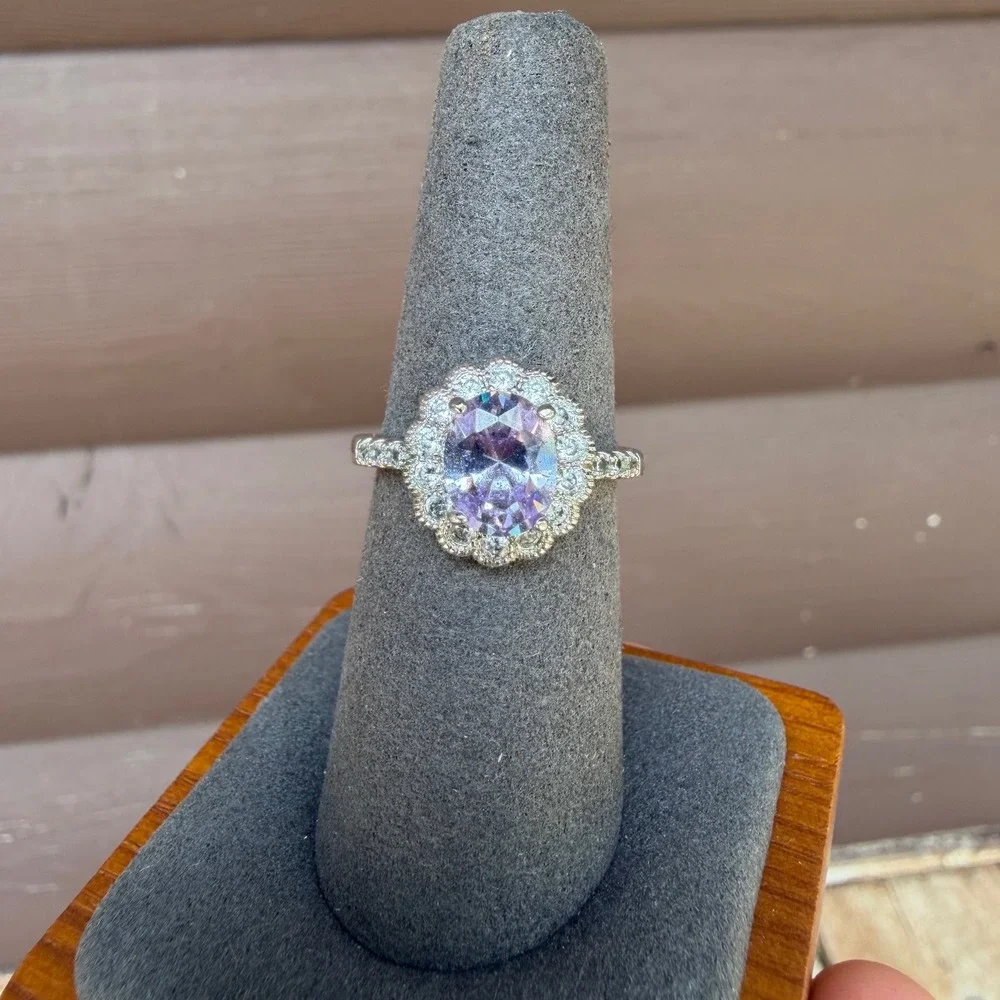 Costume Cocktail Halo Ring Womens Size 8 Purple Silver Tone Oval Faux Amethyst